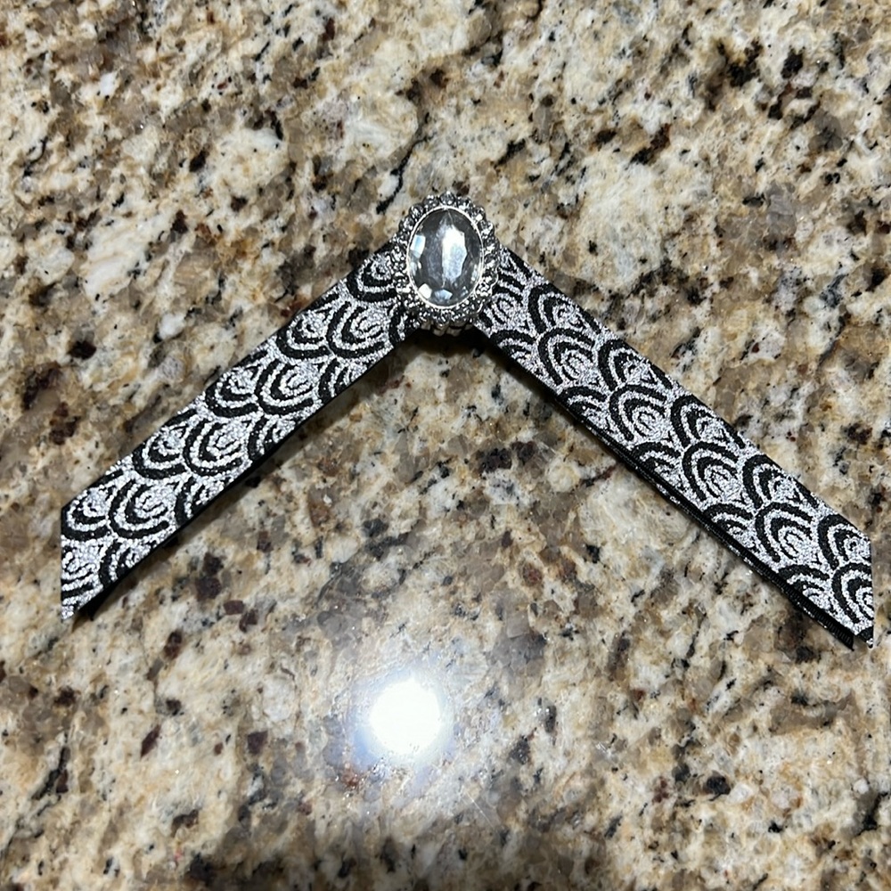 Lindsay Phillips switch flops accessories